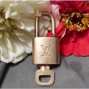 Louis Vuitton  Lock N Key Set